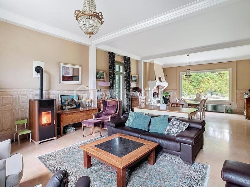 Propriété - 243 m² - 8 pièces