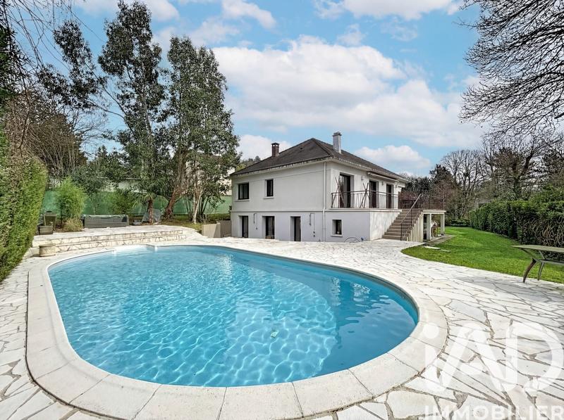 Maison - 220 m² - 7 pièces