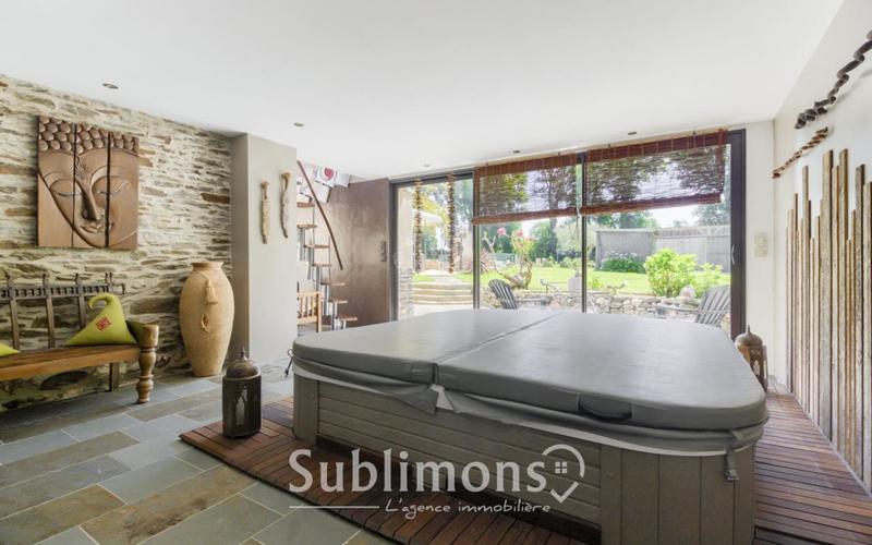 Propriété - 263 m² - 8 pièces