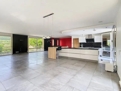 Maison - 285 m² - 7 pièces