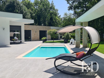 Maison - 433 m² - 12 pièces