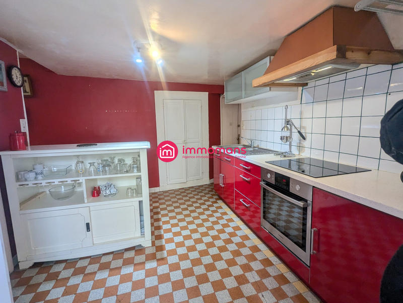 Maison - 203 m² - 9 pièces