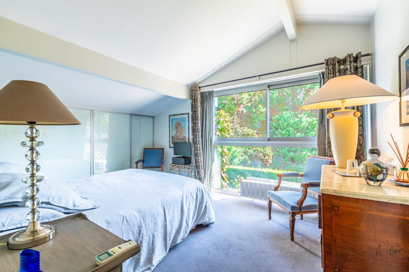 Maison - 258 m² - 10 pièces