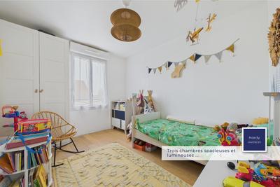 Maison - 98 m² - 4 pièces