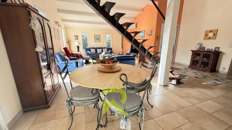 Villa - 220 m² - 7 pièces