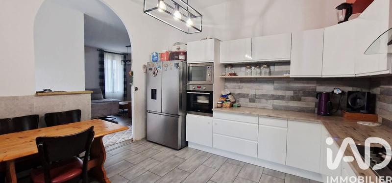 Maison - 223 m² - 9 pièces