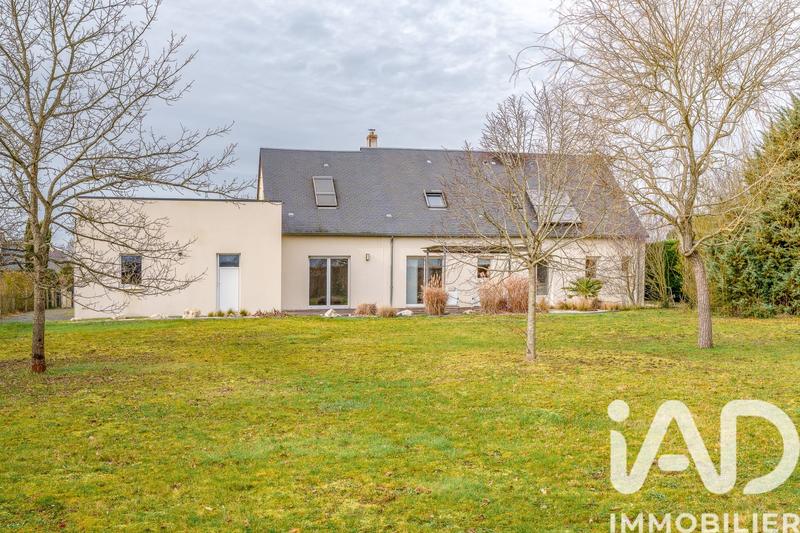 Maison - 240 m² - 8 pièces