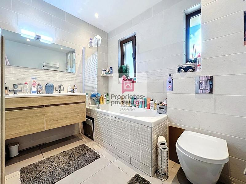 Maison - 240 m² - 18 pièces