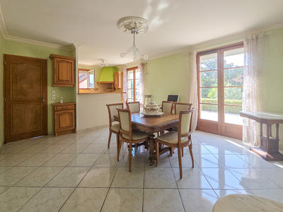 Maison - 220 m² - 7 pièces