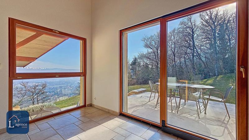 Maison - 262 m² - 8 pièces