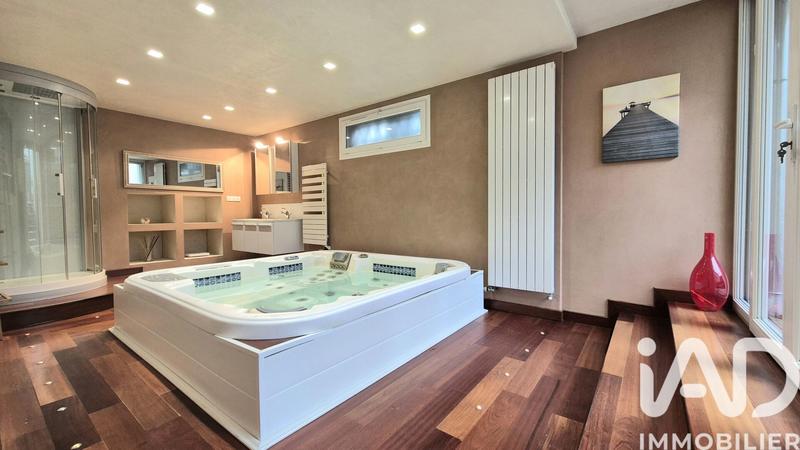 Maison - 230 m² - 7 pièces