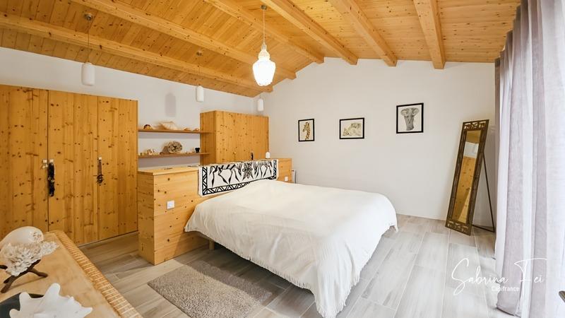 Maison - 235 m² - 7 pièces