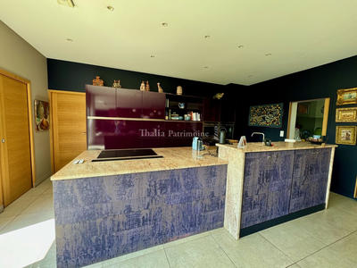 Maison - 220 m² - 7 pièces