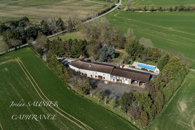 Corps de ferme - 375 m² - 22 pièces