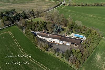 Corps de ferme - 375 m² - 22 pièces