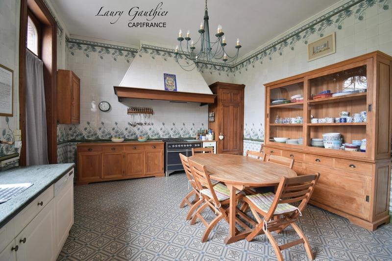 Maison bourgeoise - 435 m² - 15 pièces