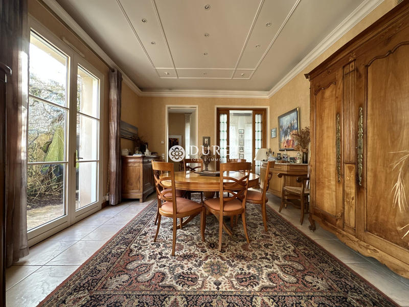 Maison - 220 m² - 9 pièces