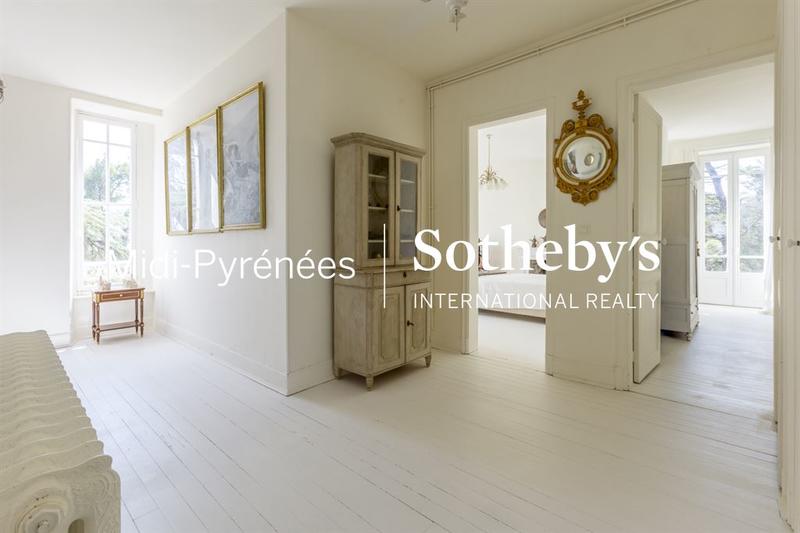 Maison de maîtres - 430 m² - 8 pièces