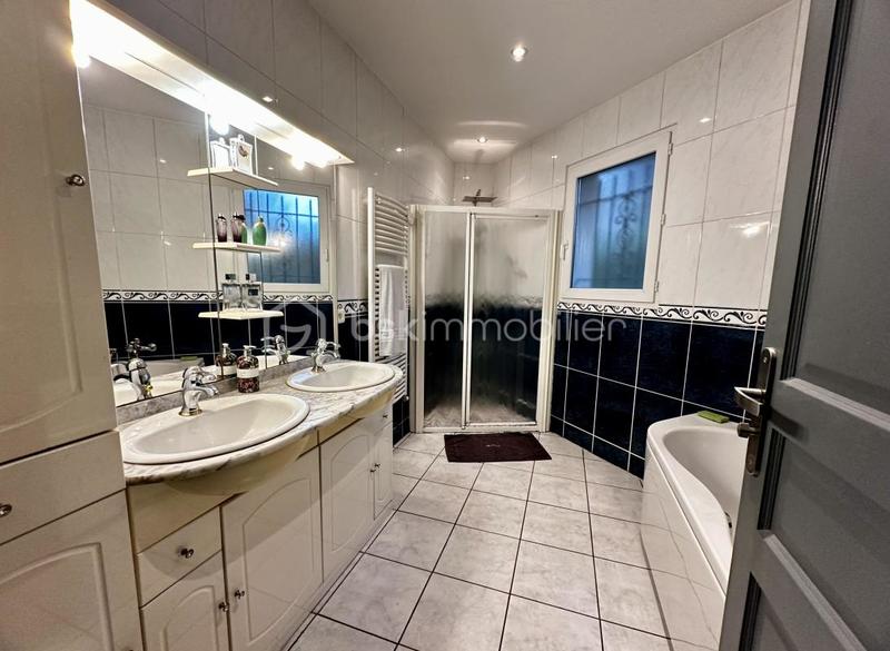 Maison - 141 m² - 6 pièces