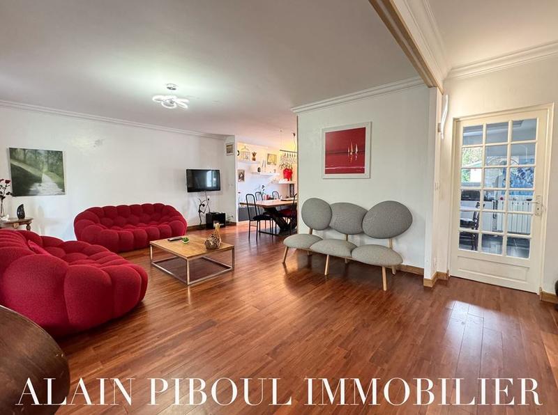 Maison traditionnelle - 208 m² - 8 pièces