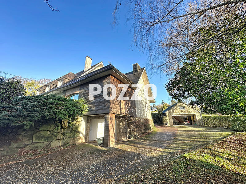 Maison - 270 m² - 10 pièces
