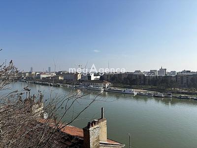 Appartement - 137 m² - 3 pièces