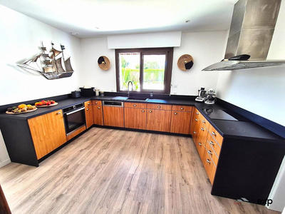 Maison - 190 m² - 7 pièces