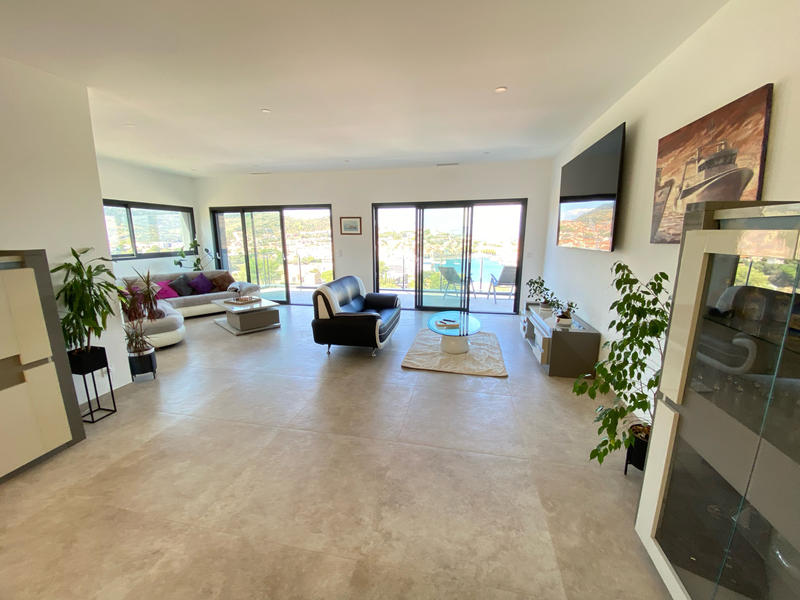 Maison - 230 m² - 5 pièces