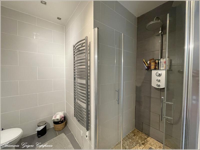 Maison - 242 m² - 8 pièces