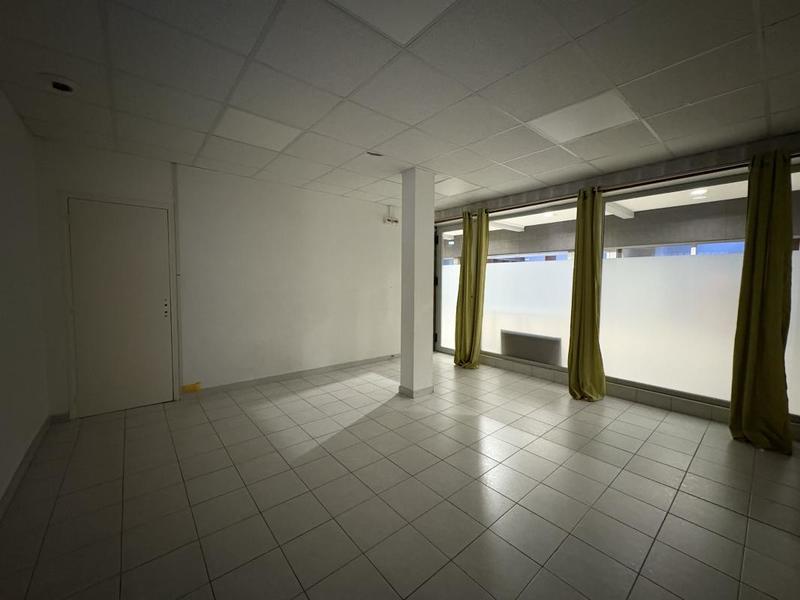 Local commercial - 115 m² - 6 pièces