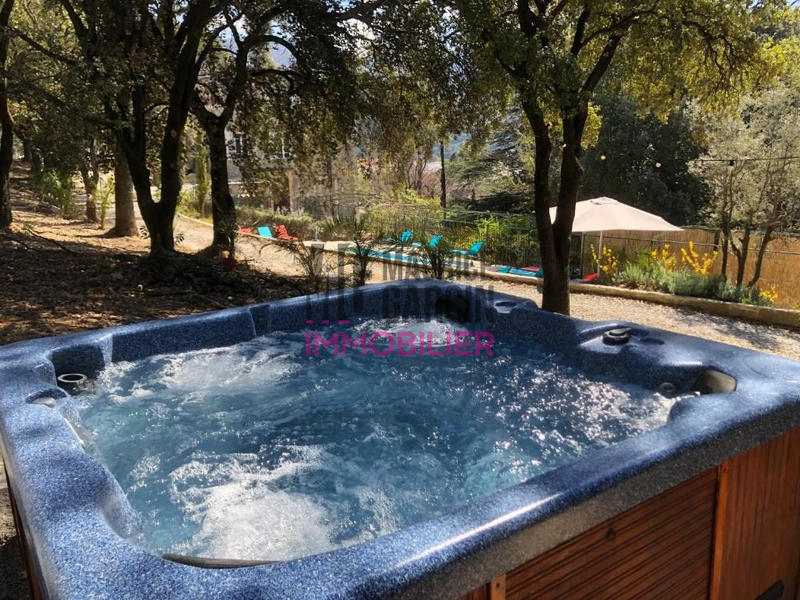 Maison - 330 m² - 14 pièces