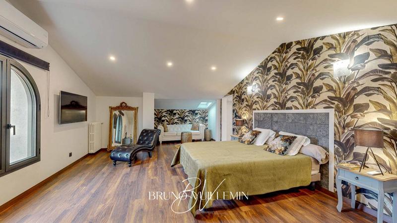 Maison - 413 m² - 12 pièces