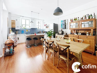 Appartement - 99 m² - 4 pièces