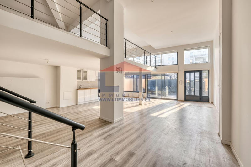 Loft - 158 m² - 3 pièces