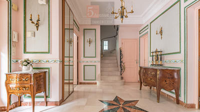 Maison - 210 m² - 7 pièces