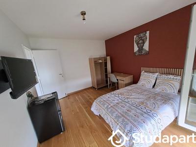 Chambre - 13 m² - 1 pièce