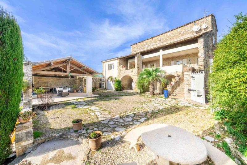 Maison en pierre - 212 m² - 5 pièces