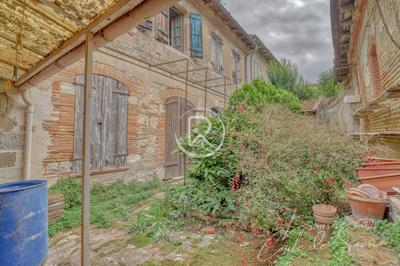 Maison de village - 460 m² - 7 pièces