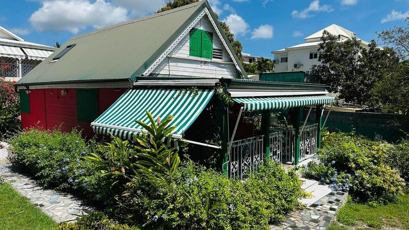 Propriété - 335 m² - 15 pièces