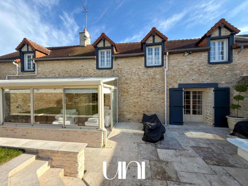 Maison - 180 m² - 5 pièces