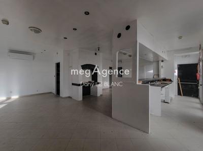 Local commercial - 200 m² - 6 pièces