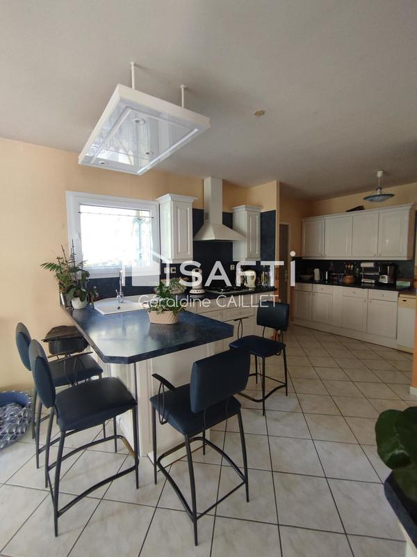 Maison - 200 m² - 7 pièces