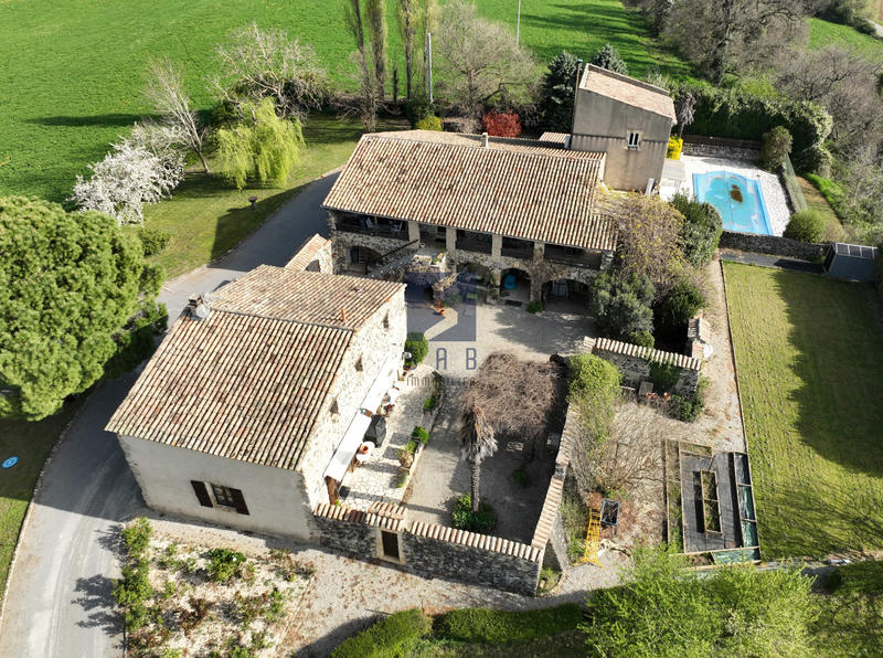 Maison - 450 m² - 11 pièces
