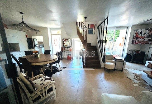 Maison - 208 m² - 7 pièces