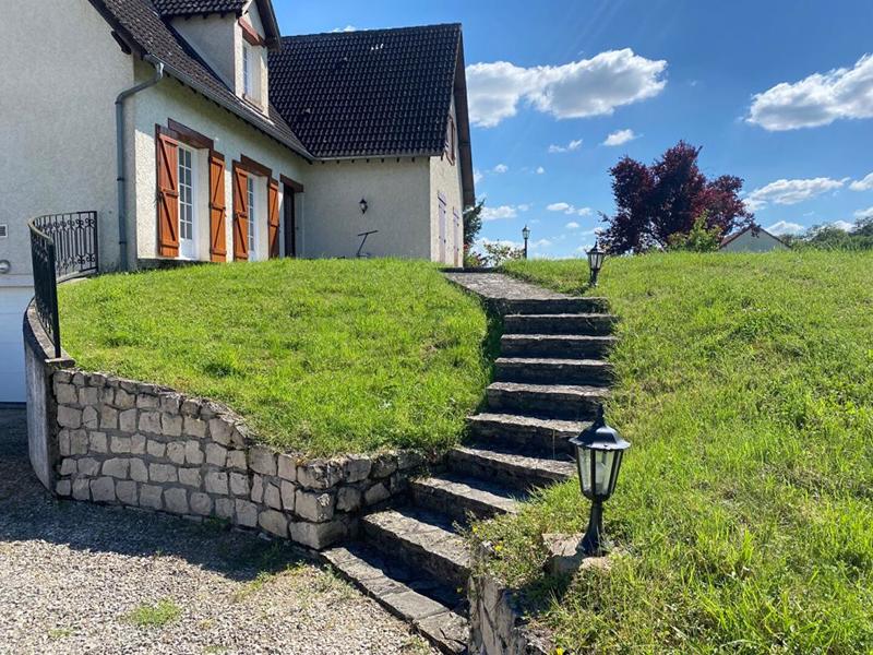 Maison - 210 m² - 8 pièces