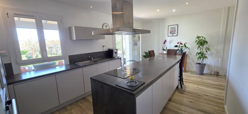 Maison - 180 m² - 7 pièces