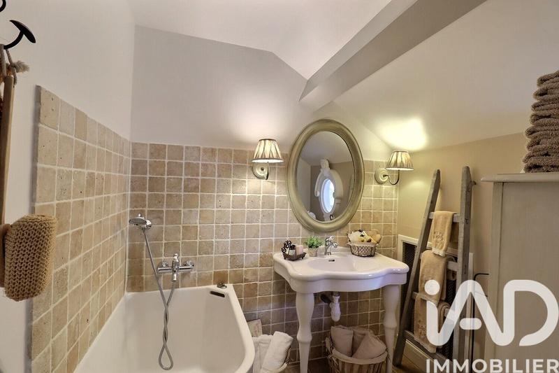 Maison - 460 m² - 19 pièces