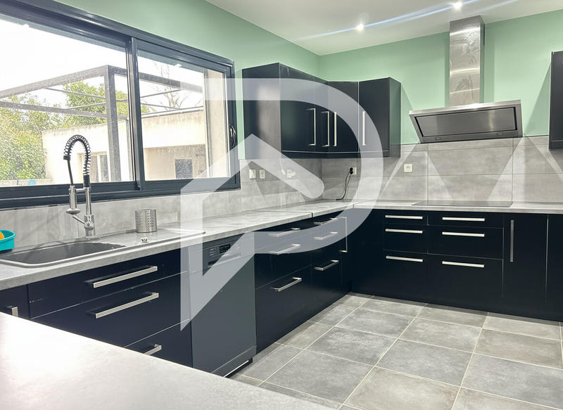 Maison - 200 m² - 6 pièces