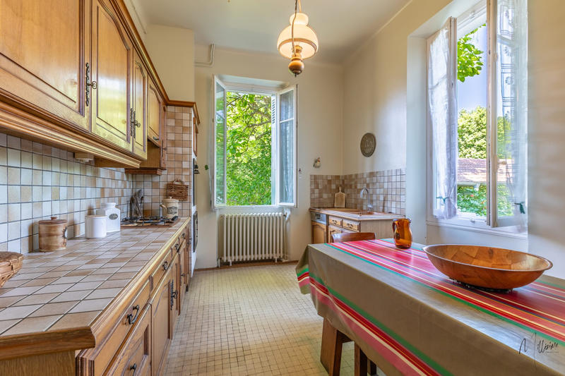 Maison - 288 m² - 12 pièces