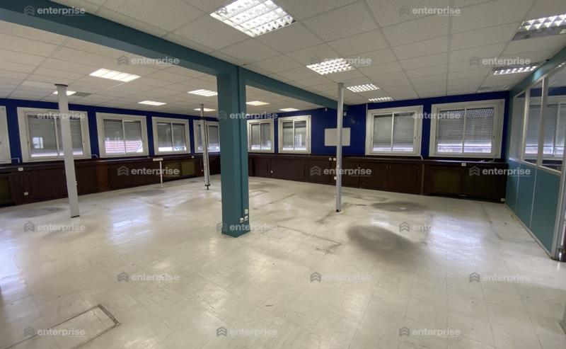 Bureau - 696 m²